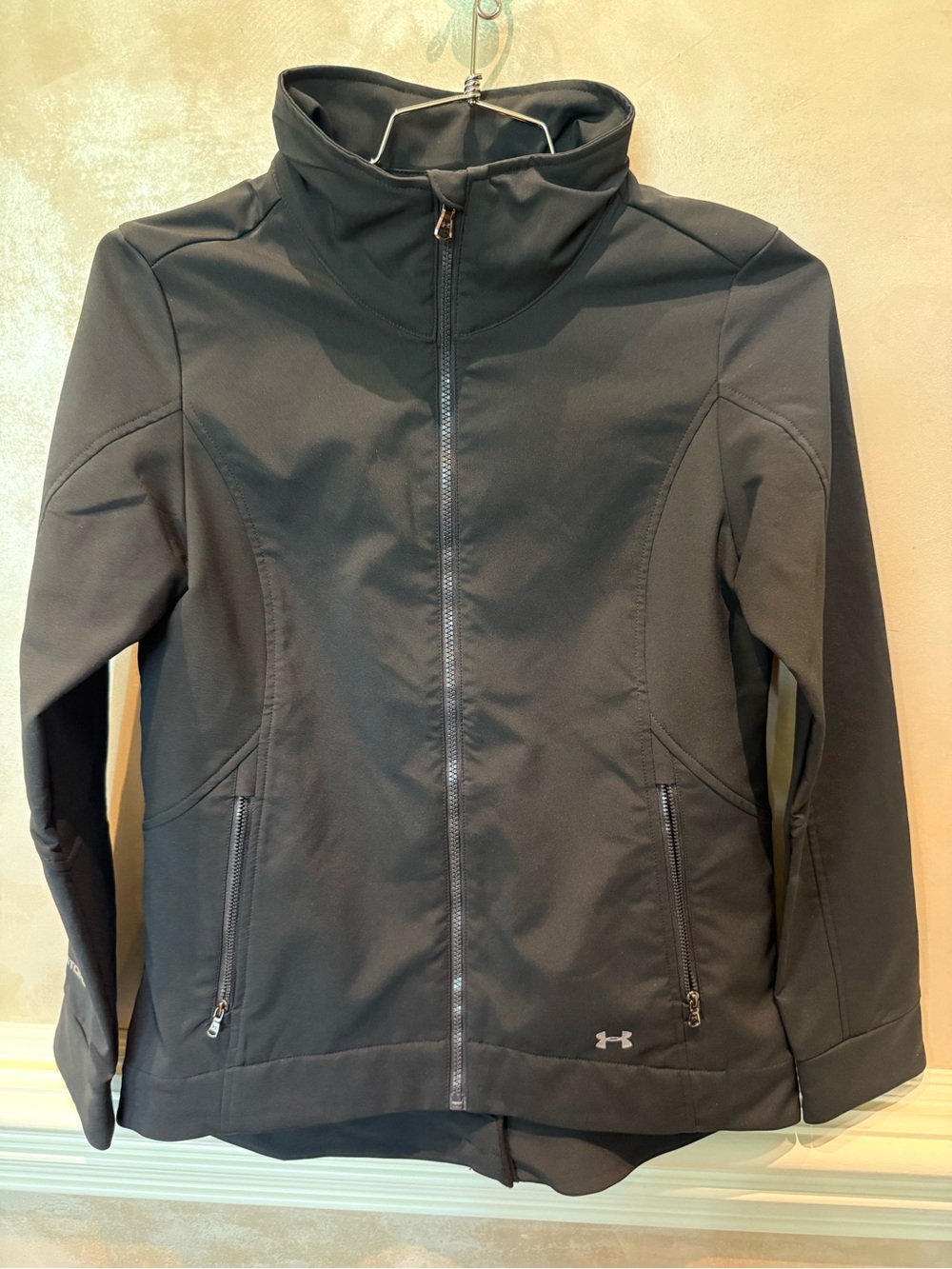 Under Armour Women’s Black Zip-Up Utility Softshell Jacket